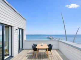 Ostsee Suite 2 - Penthouse, Hotel in Niendorf