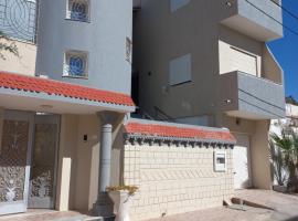 Zina, hotel em Mteurch