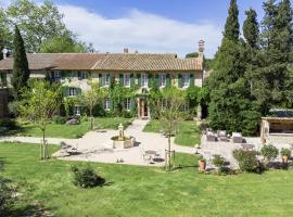 Domaine de Rhodes - 5 Chambres et 7 locations de vacances, khách sạn ở Avignon