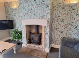 Fieldside House Beautiful Sleeps 6 House with Decked Garden