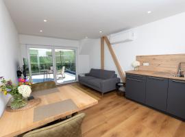 Moselappartements by Weingut Marco Adamy, Hotel in Lösnich