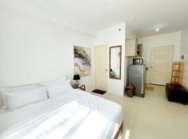 Affordable StylishWalk Up Condo, hotel em Minglanilla