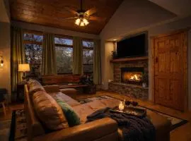 Mountain 4BR Cabin, Hot Tub, Theater & Pets OK