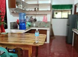 Air-Conditioned Private Home in Hubangon, Mahinog, hotel u gradu Mahinog