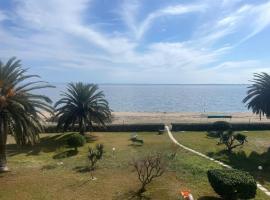 제라키니에 위치한 호텔 Sea front Halkidiki apartment -ideal for family