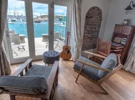 Waterfront Boathouse - Drift Cottage