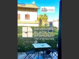 SEVENTEEN BLACK APARTMENT -With garden and private parking just 5 minutes walk from the historic center