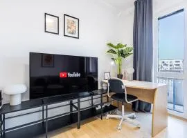 FREE PARKING - ADM Warm Spacious Apartment in Center, Coffee, AC, Wifi
