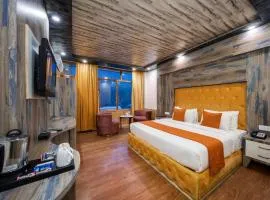 Hill Rver Resort Central heated and air cooled - Near Mall Road