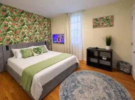 Tropical style room in Geusthouse