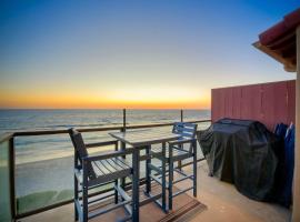 Oceanfront Condo, Private Balcony, Beach Access, Sunset Views, hotel en Carlsbad