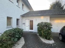 Apartment Bielefeld-Brake - nähe Bahnhof -Parken im Hof