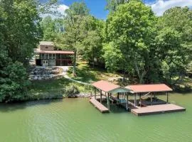 Emerald Shores - Lakefront, Private Dock & Fire Pit