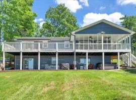Lake Breeze - Private Dock and Hot tub