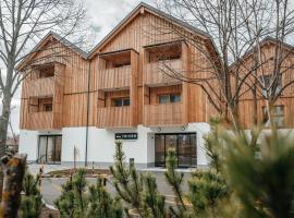 Trivrh Outdoor Hotel, hotel in Žirovnica