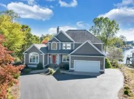 Lake Paradiso - Lakefront Home with Private Dock