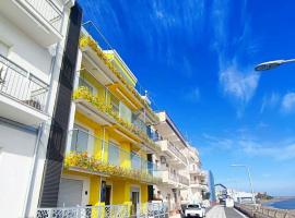 Yellow Dream B&B 2, hotel a Torre Melissa