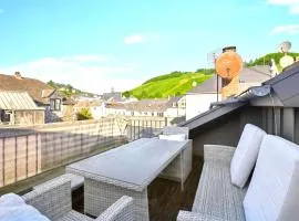 BAT Home Solutions Saarburg Altstadt - alles was ein Hotel nicht bietet - direkt am berühmten Wasserfall - 151 qm Stadthaus von 1732 für 12 Personen - Dachterrasse mit Grill & Weinbergblick - Garage & Weinkeller