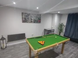 Modern 2-Bed Ground Floor Flat Near A11 & Forest