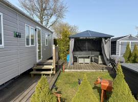 Chalet Meerwijck mit Terrasse am Wasser mit Strand und Schwimmbad, hotel di Kropswolde