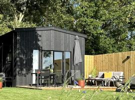 Skrylle Hideaway - cozy tiny house near Lund, hotel sa Dalby