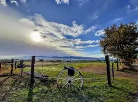 Duplex calme, vue chevaux et montagnes
