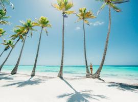 TROPICANA PALMS SUITES & STUDIOS playa LOS CORALES - wifi, bbq-grill, beach club & spa, готель у місті Пунта-Кана