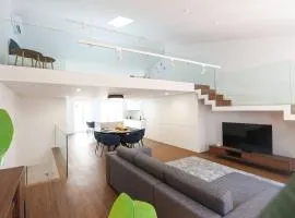 Décimus Lodge - Premium Town Center Stay