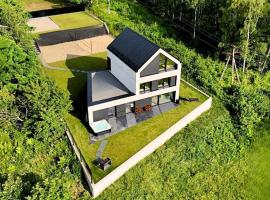 Luxurious villa with jacuzzi in Beskid Mountains – hotel w mieście Łapanów