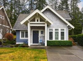 Qualicum Landing Coastal Cottage – hotel w mieście Qualicum Beach