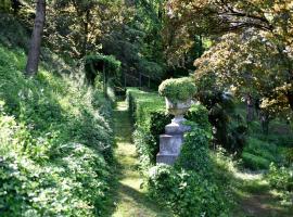 Dimora Storica La Corte Delle 4 Stagioni, Hotel in Ozzano Monferrato