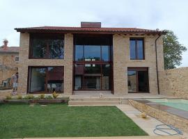 MIRADOR DEL HITO I y II, Hotel in Valderredible