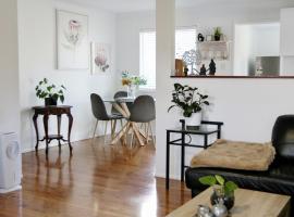 Enchanted Garden, 3 bedrooms, Hotel in Sandstone Point