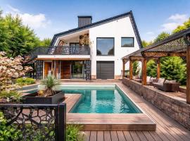 Luxury villa with pool, spa & garden paradise, hotel a Essen