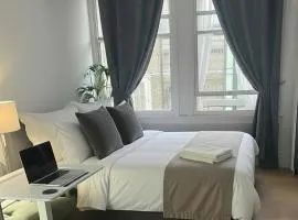 PICCADILLY Private room and bathroom