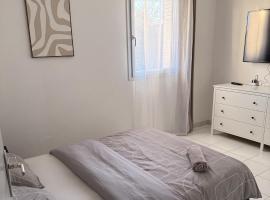 Chambre au calme - idéale rando & pros, hôtel à Le Teil