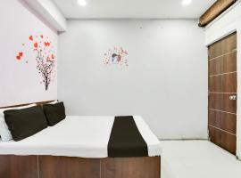 Hotel O DAY NIGHT ROOMS, готель у місті Сурат