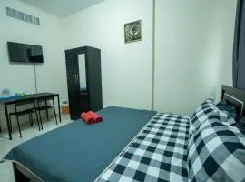 Cozy Private Room with shared washroom in shabiya