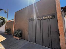 카탄두바에 위치한 호텔 Casa nova com ar 2 quartos, 6 beliches pra até 12 pessoas
