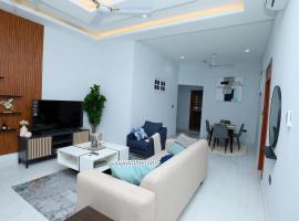 Velvet Haven 2BR Comfort Privacy and Modern Luxury, hotell i Takoradi