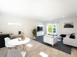 Studio 17 Private Standalone Studio in Greenhithe North Shore, hotel di Auckland