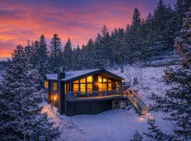Mountain View Retreat - Game Room, 2 Living Areas, Hot Tub, Fire Table, hotel v destinaci Black Hawk