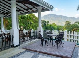 AC Room Villa Summer Hill Holiday Bungalow, hotel u gradu Pelmadulla