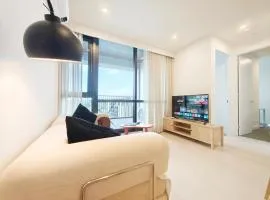 607 - 2 bedrooms 2 bathrooms large balcony opposite Box Hill Central 5 people parking space Tempo luxury apartment