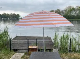 Twee slaapkamer stacaravan met vissteiger