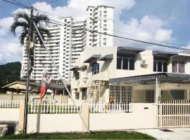 16 Pax Party House 4BR Semi - Double Storey BBQ Ready Ideal for Gathering