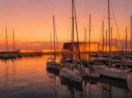 Private Sailing Cruise with Overnight in Dia Island or Heraklion Marina