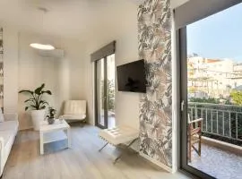 Modern 1BR Apartment Sunny Balcony 10min Walk to Kalamata Center