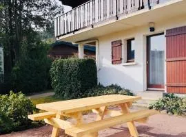 Chalet familial au centre ville de Gerardmer avec jeux et piscine extérieure estivale