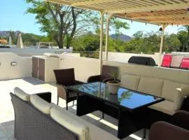 Tropical 2nd floor Condo with Rooftop